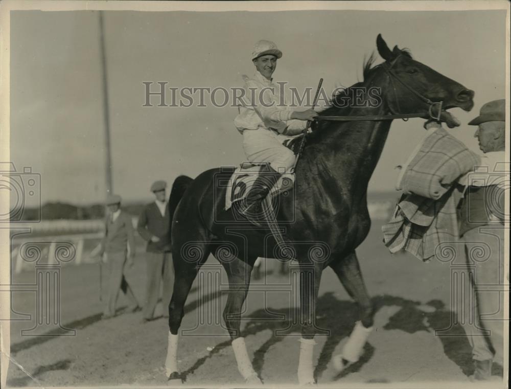 1930 Press Photo A. Fisher on &quot;Hopeless&quot;, Winner County Fair Race Meet Del Monte - Historic Images