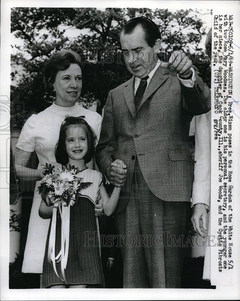 1969 Press Photo President Nixon in Rose Garden at White House - Historic Images