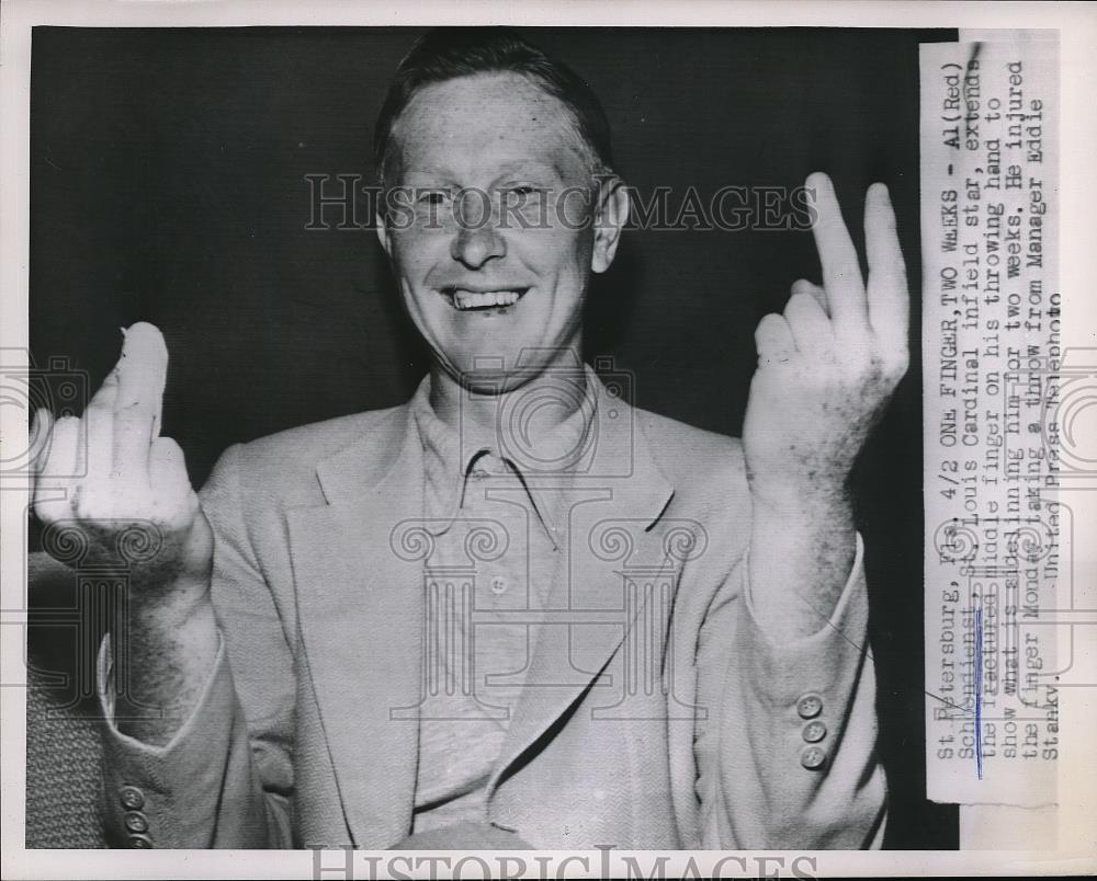 1952 Press Photo St. Louis Cardinals' Red Schoendienst with fractured finger - Historic Images