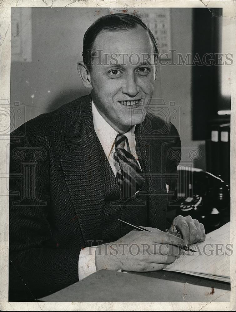 1934 Press Photo Harry Hopkins in his office - Historic Images