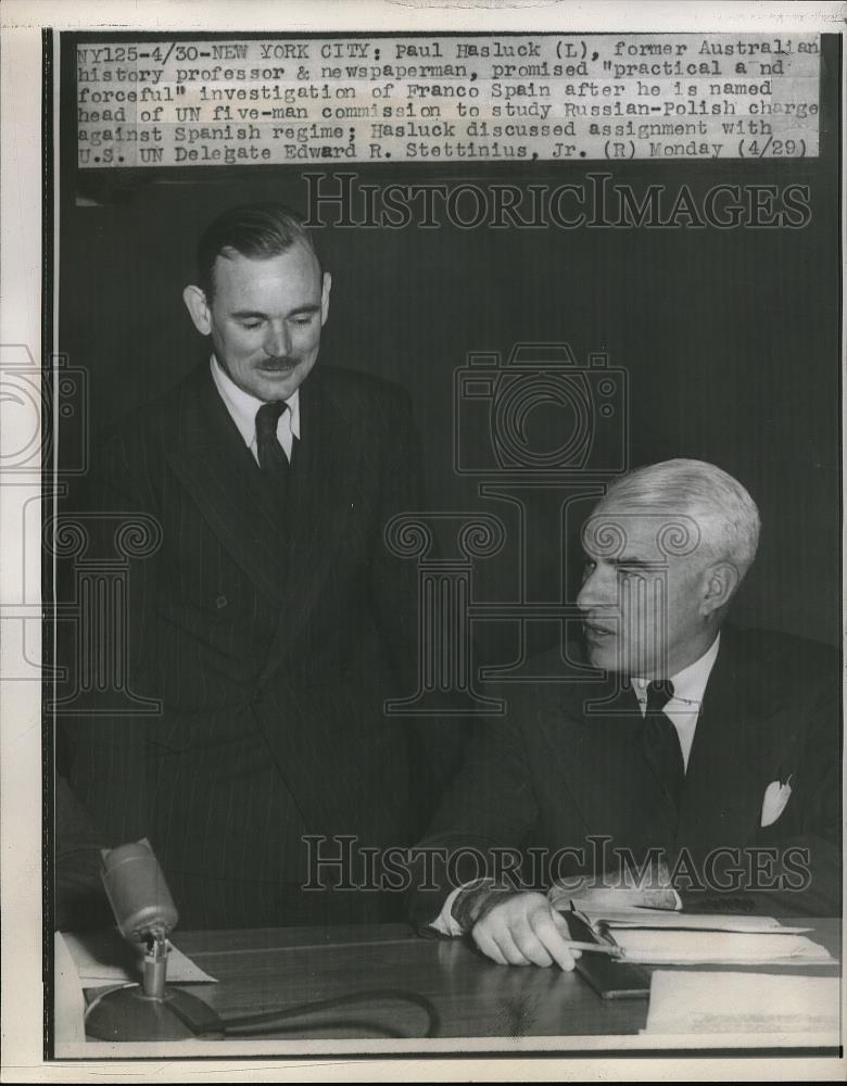 1946 Press Photo Paul Hasluck, former Australian history &amp; newspaperman with - Historic Images