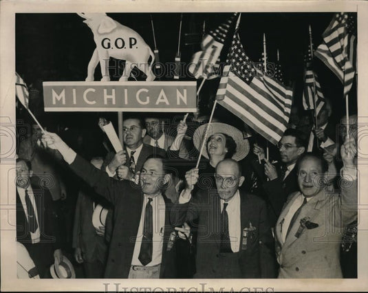 1940 Press Photo Gov Luren D Dickinson Cheers Vandenberg Nomination - Historic Images