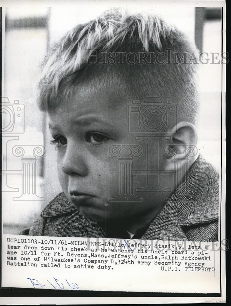 1961 Press Photo Jeffrey Stasik Cries As Uncle Leaves For Ft. Devens - Historic Images