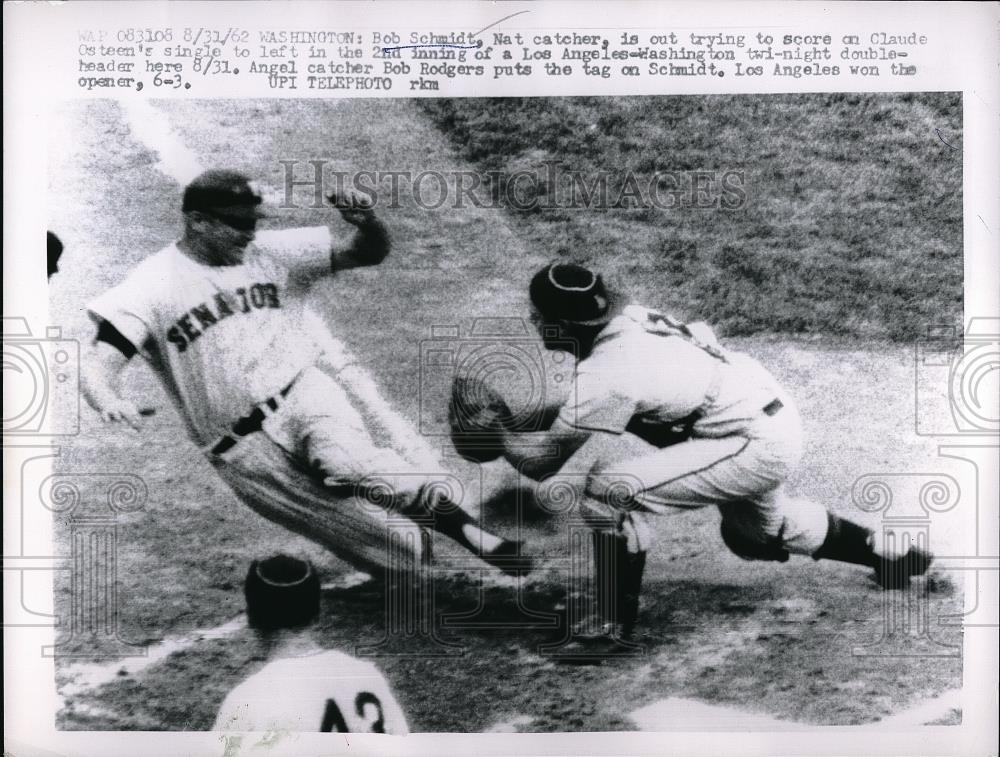 1962 Press Photo Bob Schmidt Catcher Senators Tagged Out By Bob Rodgers Angels - Historic Images