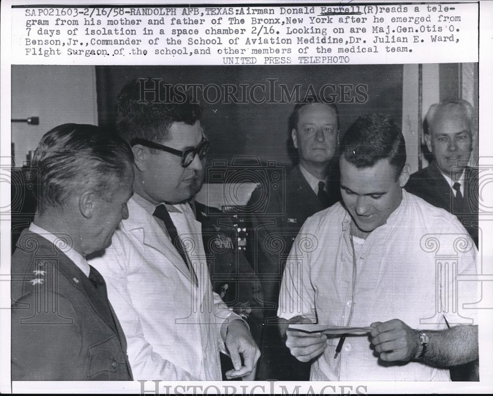 1958 Press Photo Airman Donald Farrell, Maj. Gen Otis Bensoon and Dr Julian Ward - Historic Images