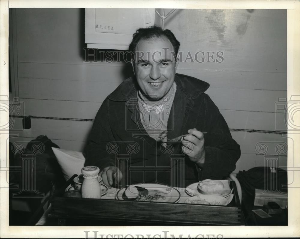 1945 Press Photo Pfc. Nick Pastura became a victim of frostbite in Belgium - Historic Images