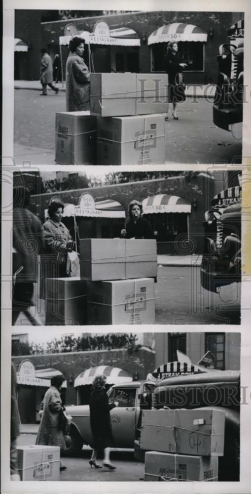 1959 Press Photo NYC man looks for empty cab in Manhattan - Historic Images