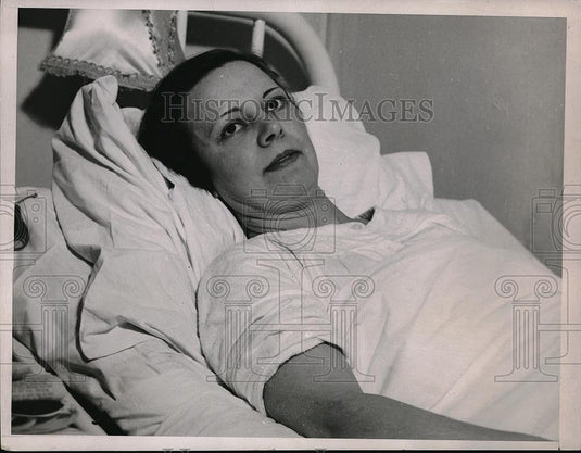 1936 Press Photo Mrs. Earl Wakefield, Death of One Premature Twin, Washington - Historic Images