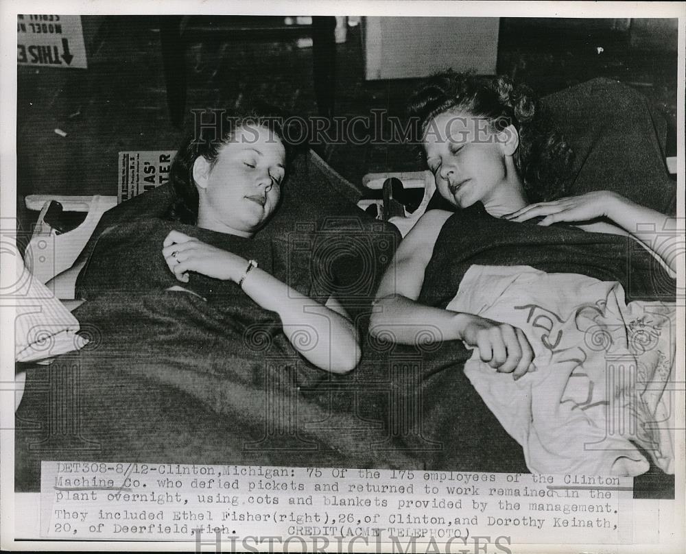 1947 Press Photo Employees of the Clinton Machine Co. - Historic Images