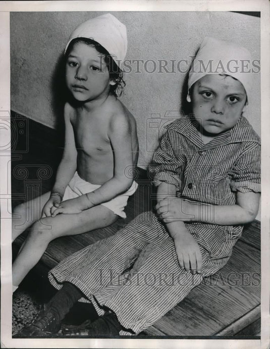 1947 Press Photo Richard & Louise Torrez found bound hands & ankles in basement - Historic Images