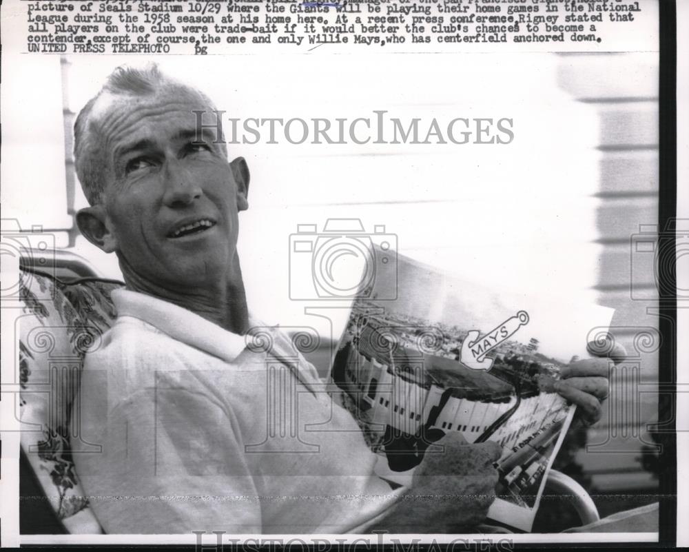 1957 Press Photo New York Giants mgr. Bill Rigney interviewed at his home - Historic Images