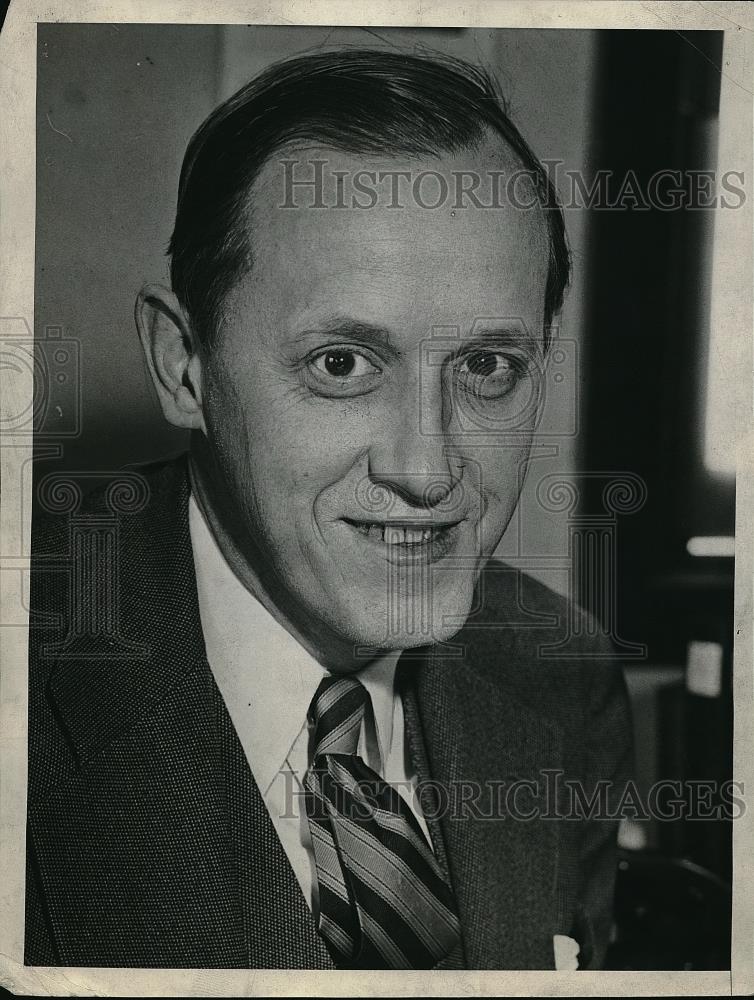 1934 Press Photo Harry H. Hopkins posing for photo - Historic Images