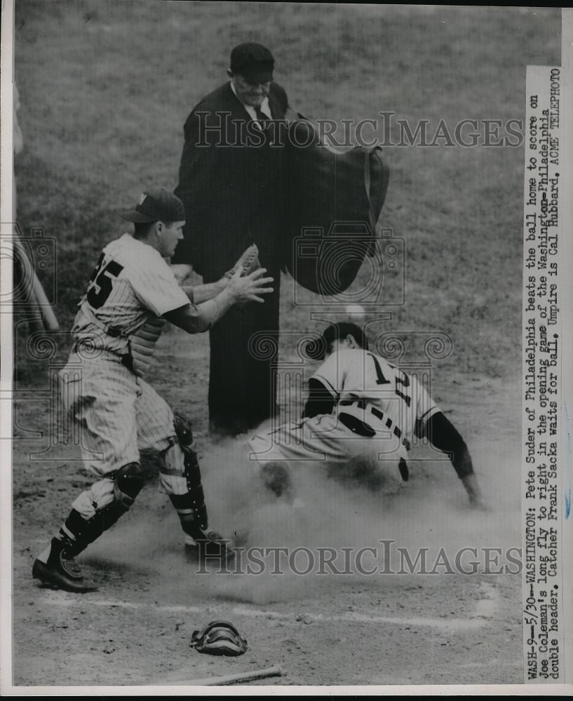 1951 Press Photo Pete Sude scores as Frank Sacka waits for the ball - Historic Images