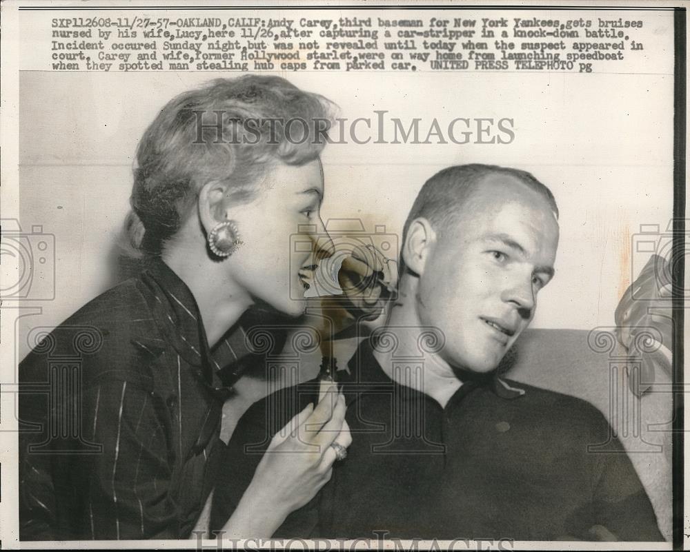 1957 Press Photo NY Yankee 3rd baseman Andy Carey &amp; wife Lucy - Historic Images