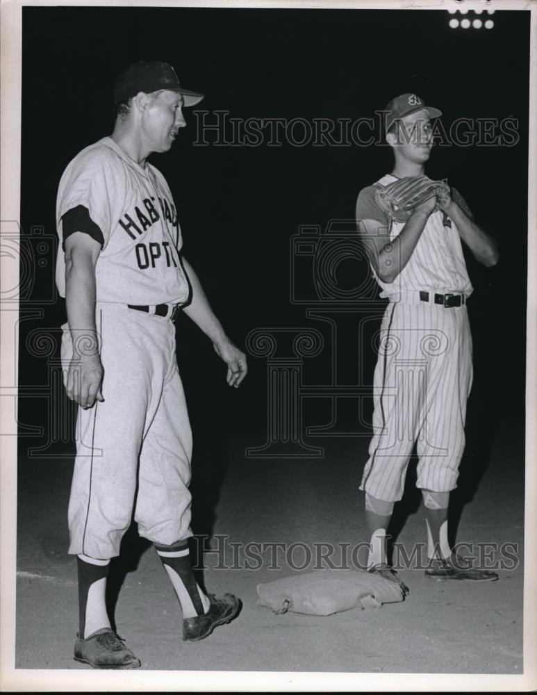 1965 Press Photo A 3rd baseman and his coach during a night game. - Historic Images