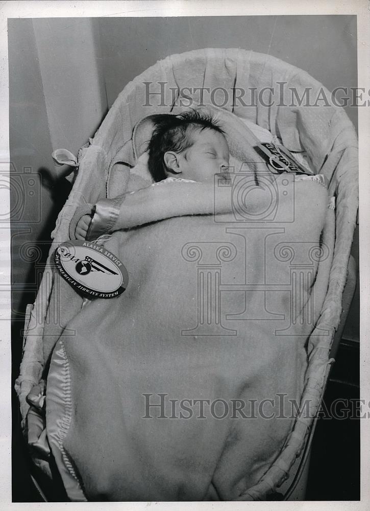 1944 Press Photo &quot;Lil&quot; G.I. Joe 3 Week Old Baby In Seattle Washington - Historic Images