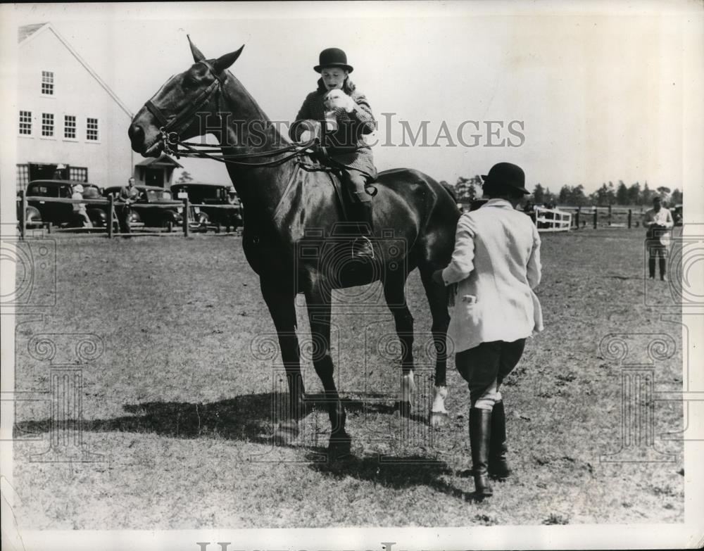 1935 Press Photo Miss Joan Tompkins wins at Pinehurst N.C. horseshow - Historic Images