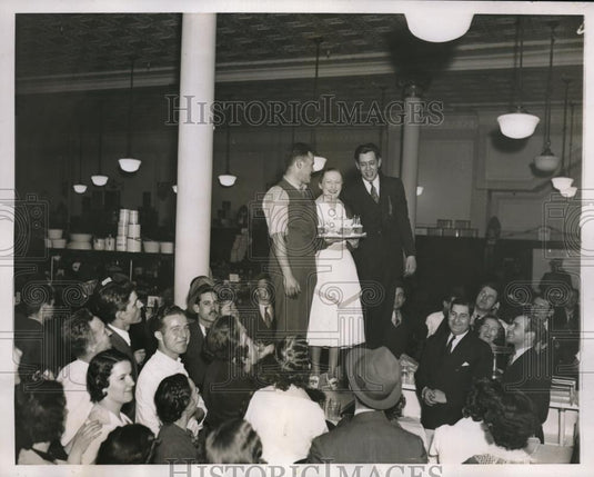 1937 Press Photo Mary Murphy Celebrates Celebrates 22nd Birthday - Historic Images