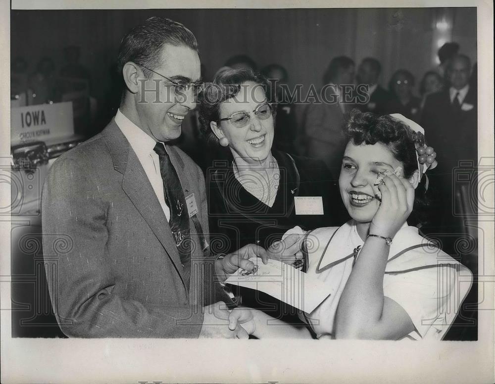 1954 Press Photo Chicago, Beverly Jones wind 22nd Natl Cherry Pie Baking contest - Historic Images