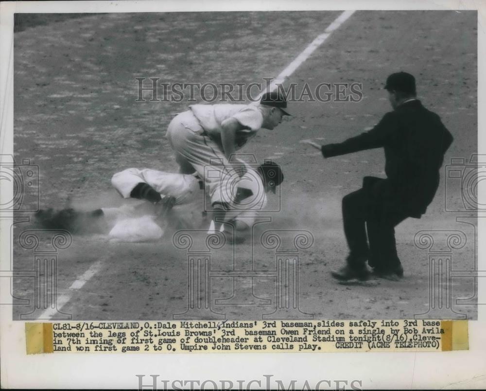 1951 Press Photo Dale Mitchell Indians Safe At 3rd Owen Friend Browns MLB Game - Historic Images