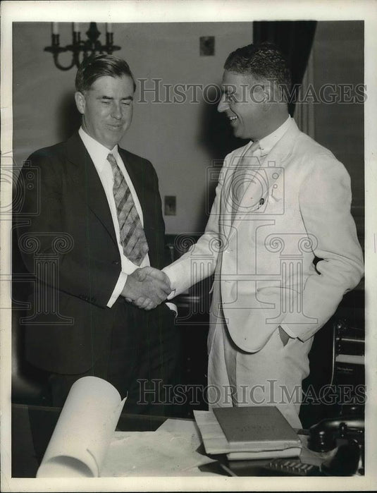 1934 Press Photo Secy. of Agriculture Wallace congratulating Dr. Rexford Tugwell - Historic Images