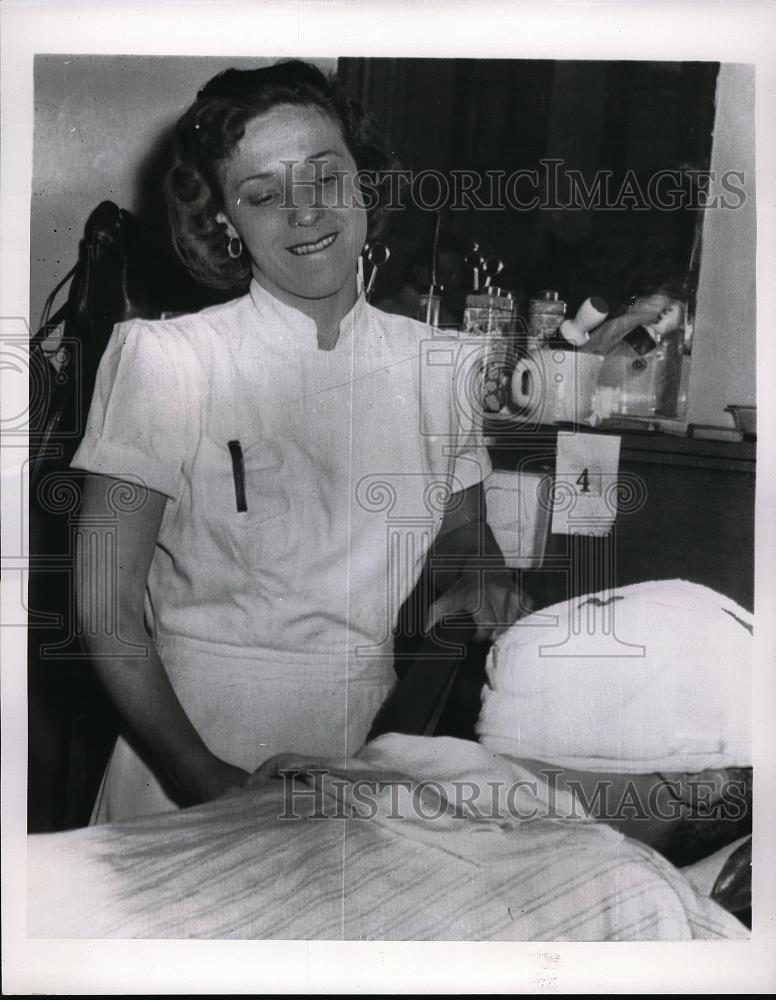 1956 Press Photo Marion Arleen At Barber College In Cincinnati Ohio - Historic Images