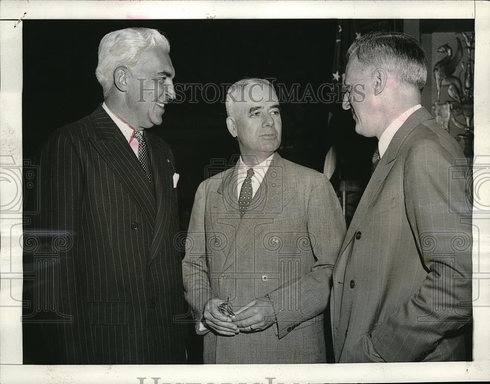 1941 Press Photo Paul McNutt, M.L. WIlson and Russell Wilder - Historic Images