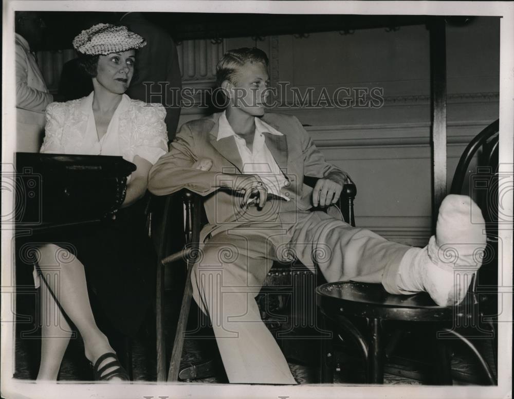 1939 Press Photo Mrs. Martin Oles, and son Martin Jr. Un-American Committee - Historic Images