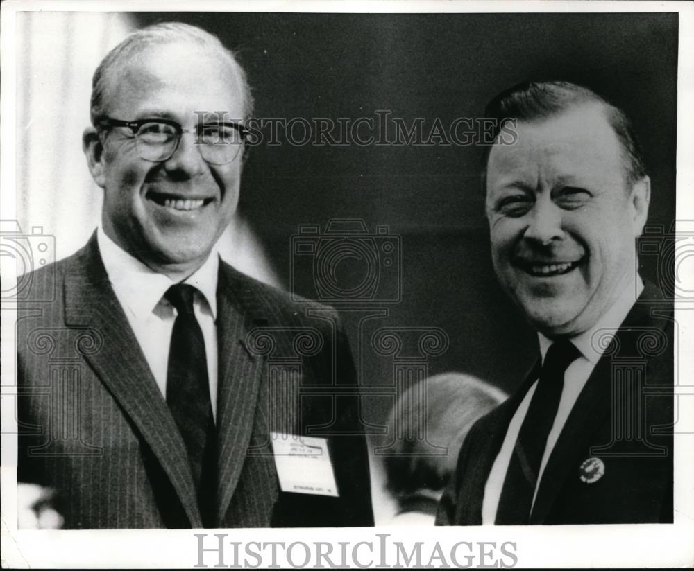 1970 Press Photo Labor Sec George Shultz, UAW Pres Walter Reuther At Convention - Historic Images