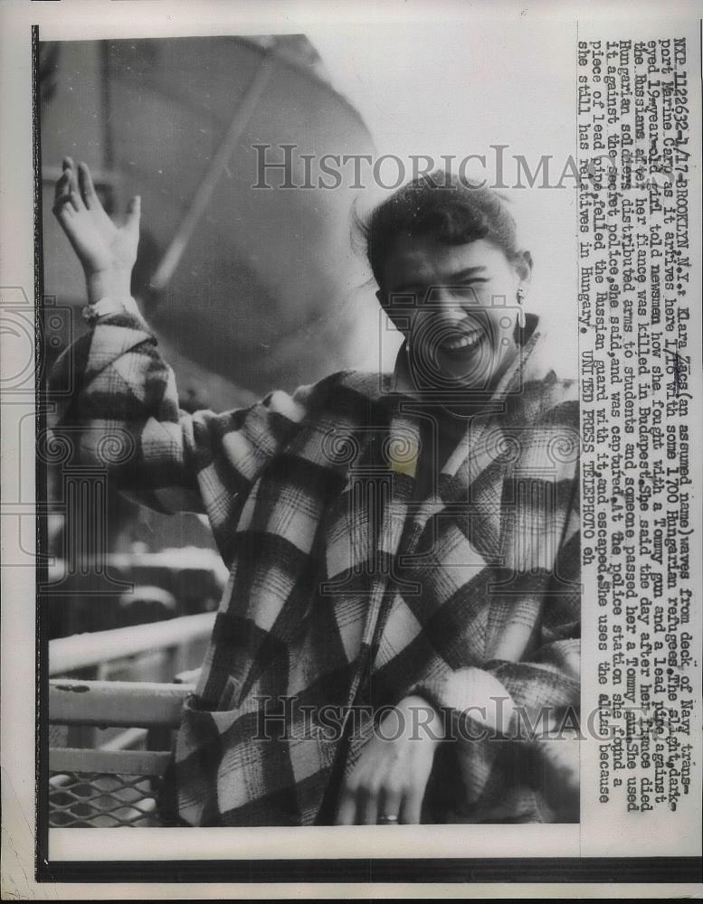 1957 Press Photo Klara Zacs Hungarian Refugee Flees Russians Brooklyn New York - Historic Images