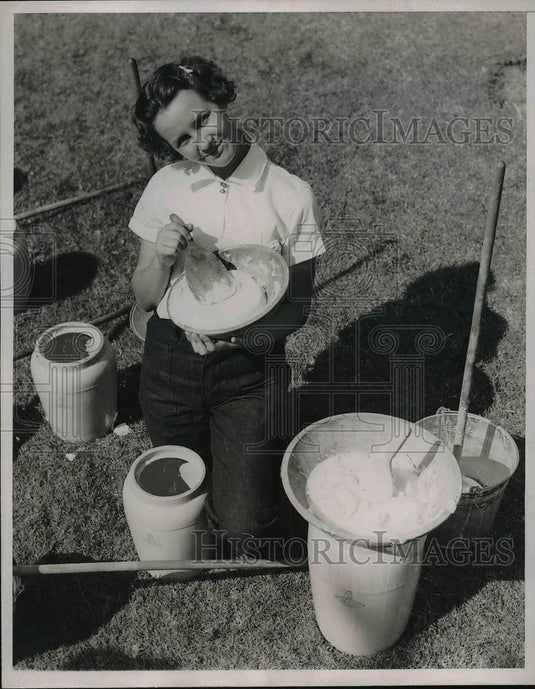 1937 Press Photo Margaret Harley winner of Buttermilk Churning contest - Historic Images