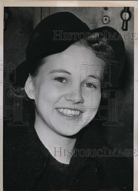 1940 Press Photo Mrs. Aino Orgo Tossavainen Shot Mrs. W.W. Buchanan - Historic Images