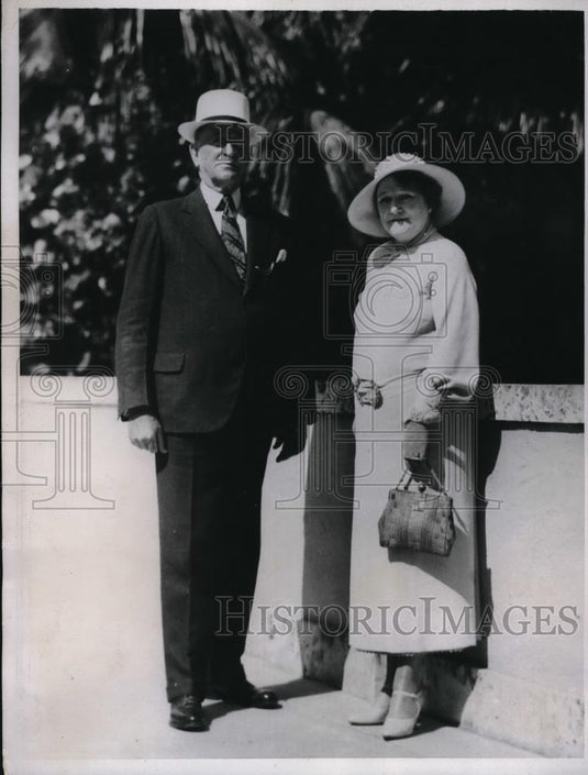1934 Press Photo Mr & Mrs Edward M. Timmons of NYC in Miami Beach, Fla. - Historic Images