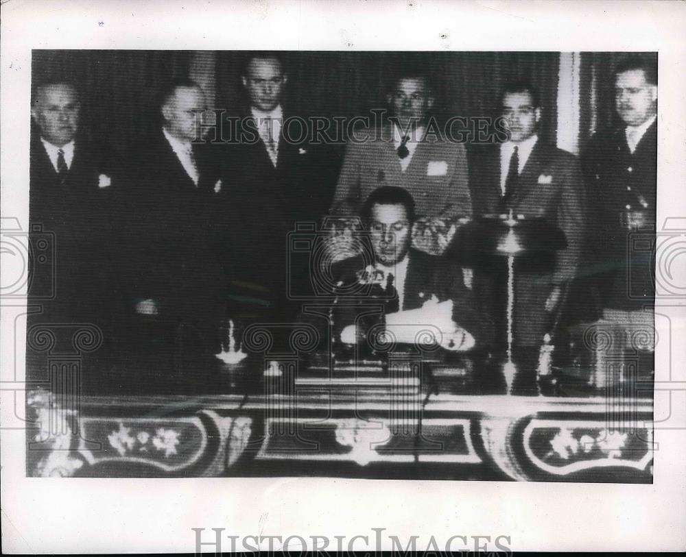 1955 Press Photo Argentina Pres Juan Peron gives speech in Buenos Aires - Historic Images