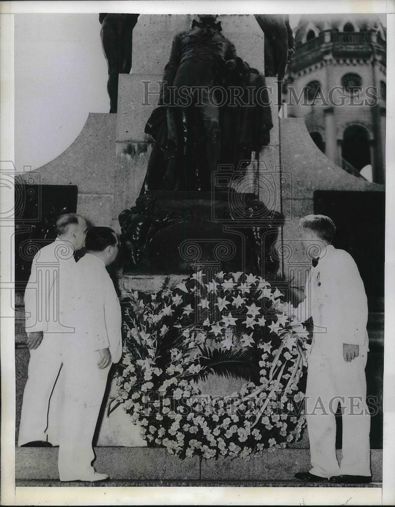 1943 Press Photo Vice President Henry A Wallace Pays Tribute in South American - Historic Images