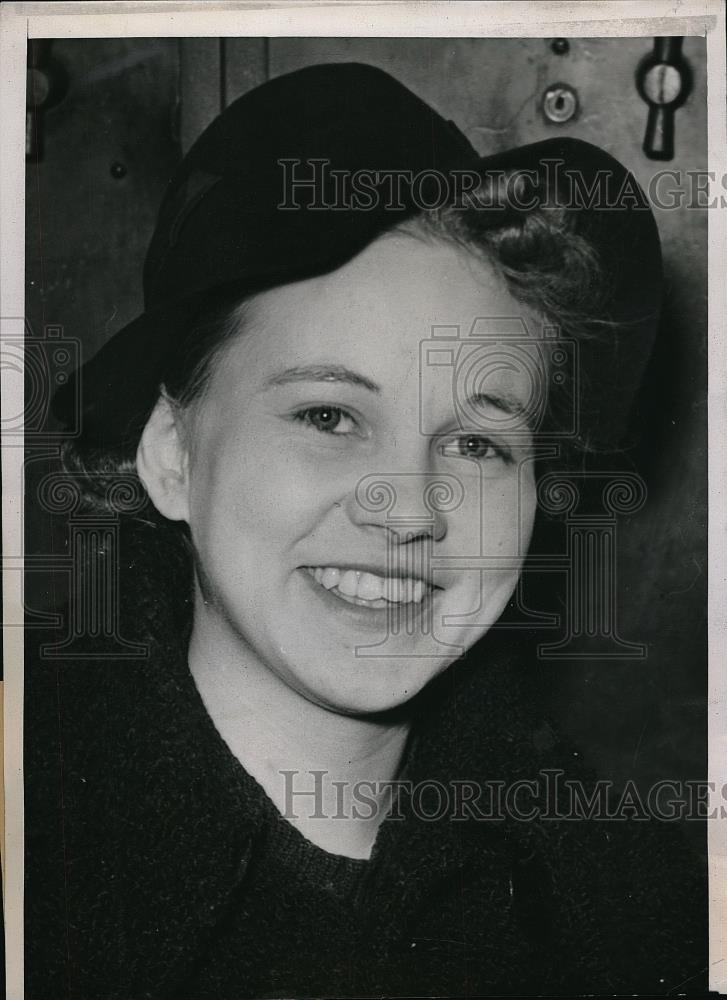 1940 Press Photo Mrs. Aino O. Tossavainen Shot Mrs. W.W. Buchanan - Historic Images