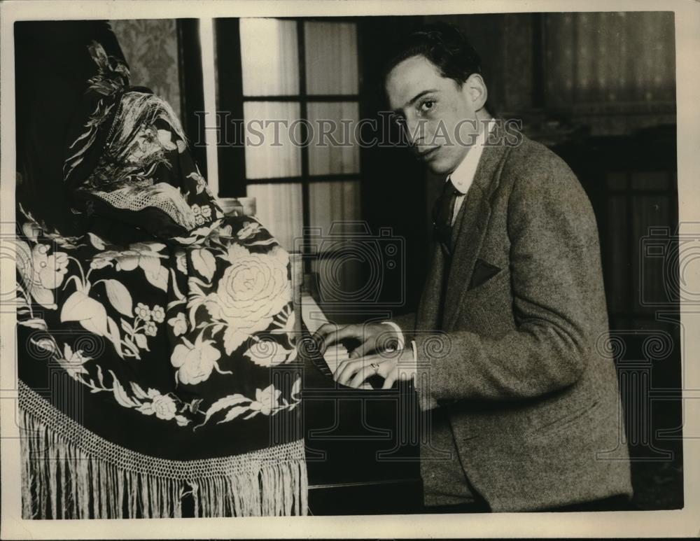 1926 Press Photo Pianist Rafael Castiello Fernandez Del Valle Refused Admittance - Historic Images