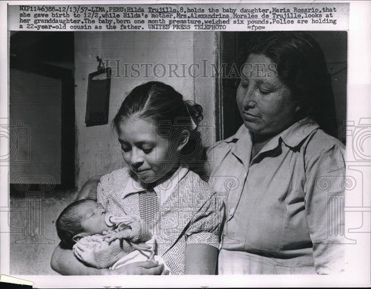 1957 Press Photo Hilda Trujillo Holding Daughter Maria Rosario & Mrs.Alexandrina - Historic Images