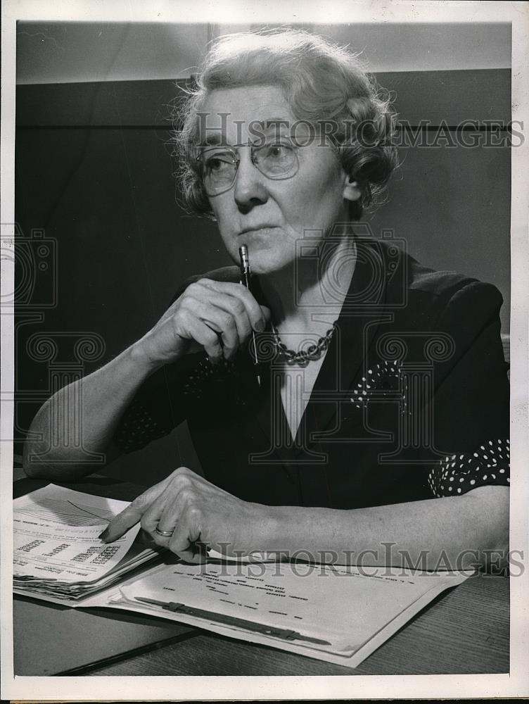 1944 Press Photo May Allen of Chicago at Age 60 Wins Contests by Advertisers - Historic Images