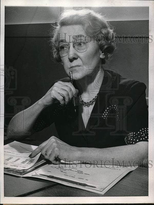 May Allen of Chicago at Age 60 Wins Contests by Advertisers 1944 ...