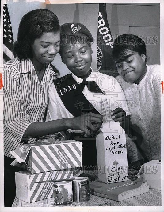1965 Press Photo Patricia Anderson & Althea Lang Of Neighborhood Girl Scouts - Historic Images
