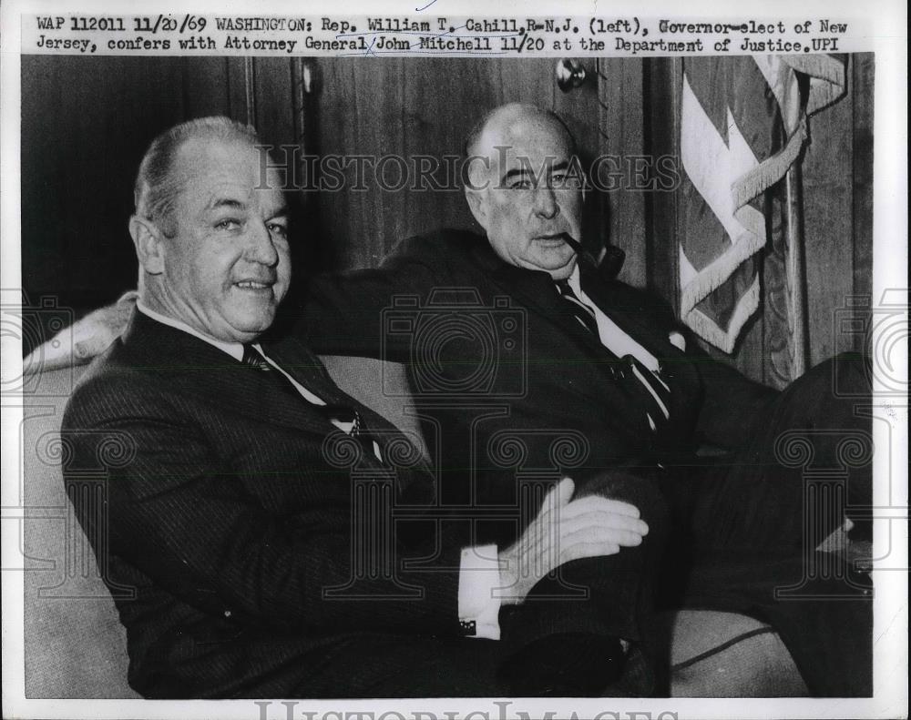 1969 Press Photo Rep. William T. Cahill with Attorney General John Mitchell - Historic Images