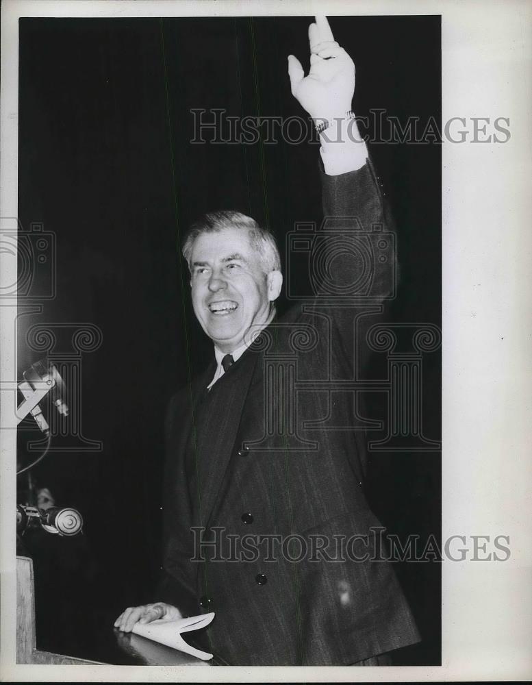 1947 Press Photo Henry Wallace Waving to Crowd in Cleveland, Ohio - Historic Images