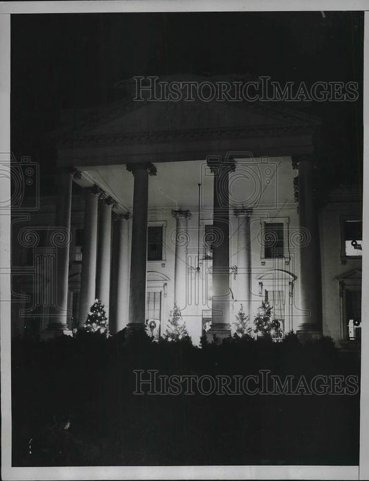 1934 Press Photo Night View, White House Exterior Christmas Trees, Washington DC - Historic Images
