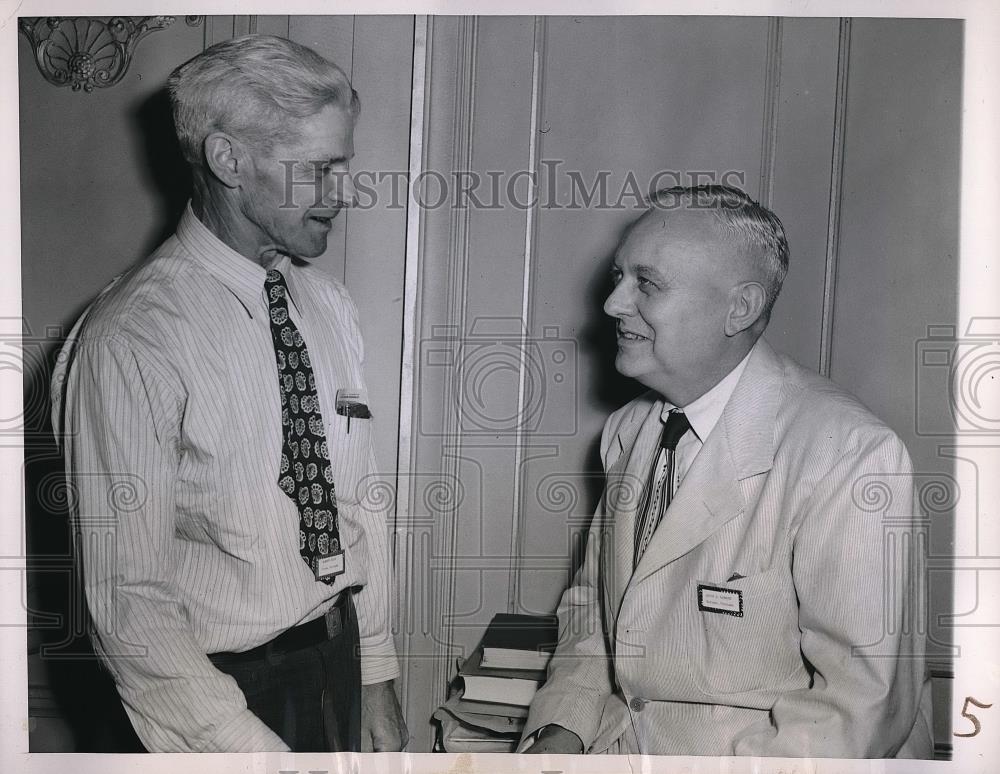 1949 Press Photo Robert Gills and Bruce M. Raymond at GOP Roots Meeting - Historic Images