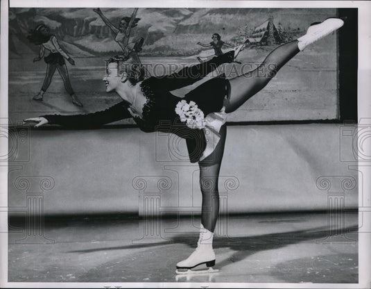 1955 Press Photo Ms.Good Posture Patricia Firth amateur Ice Skater title holder. - Historic Images