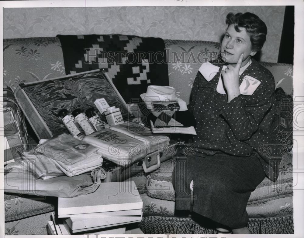 1957 Press Photo Ragnar Benson Flies Pregnant Mrs. Gunborg Olson to Sweden - Historic Images