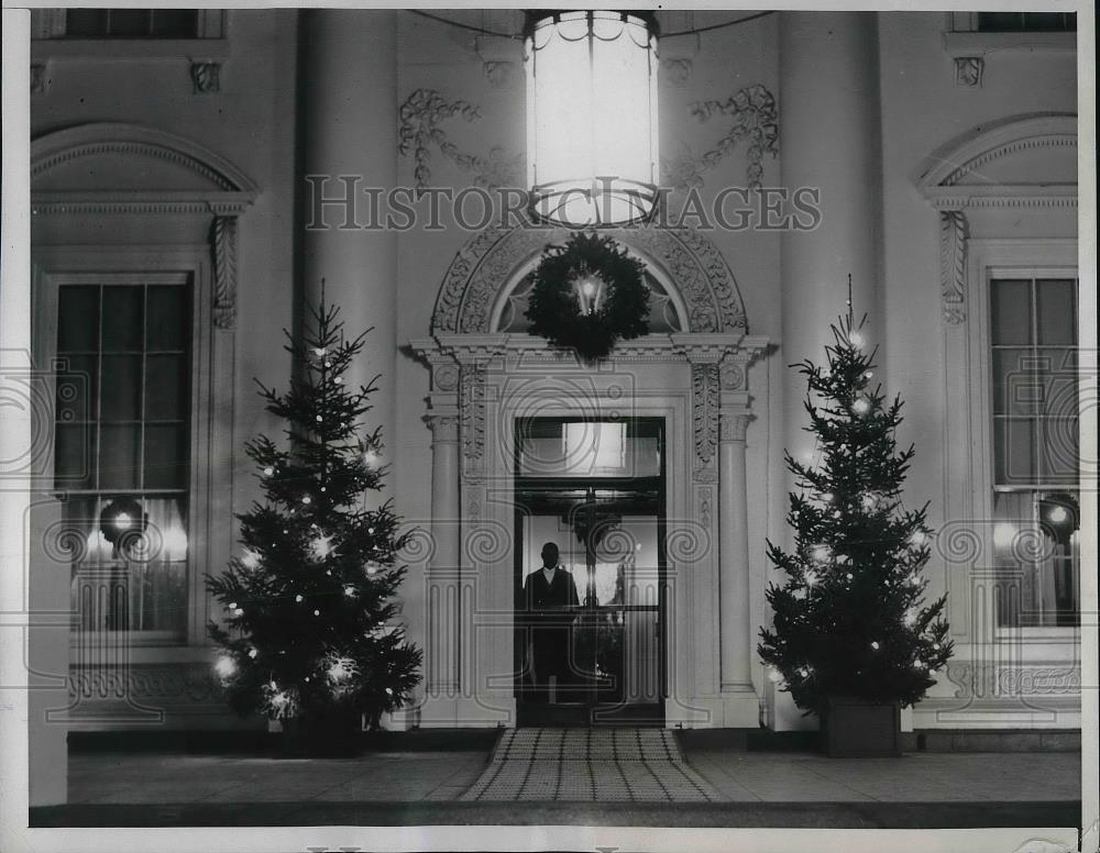 1937 Press Photo Christmas Trees flanking entrance to the White House in D.C. - Historic Images