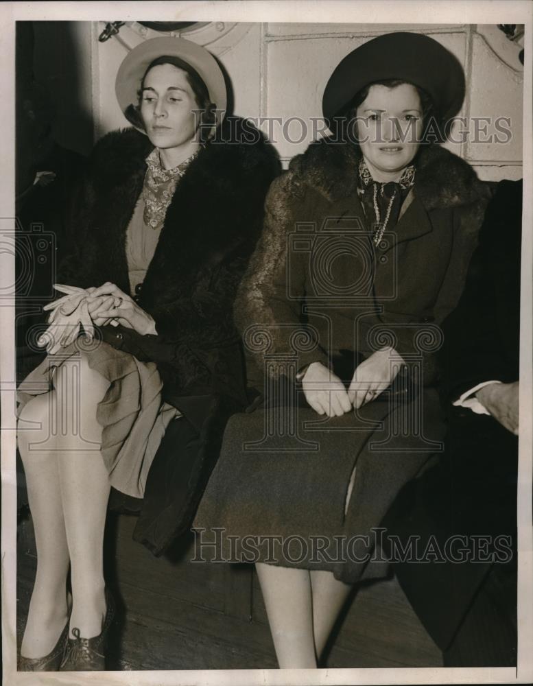 1939 Press Photo Mrs. Neil Richardson, Patrick Chapman Cavalier Radio officer - Historic Images