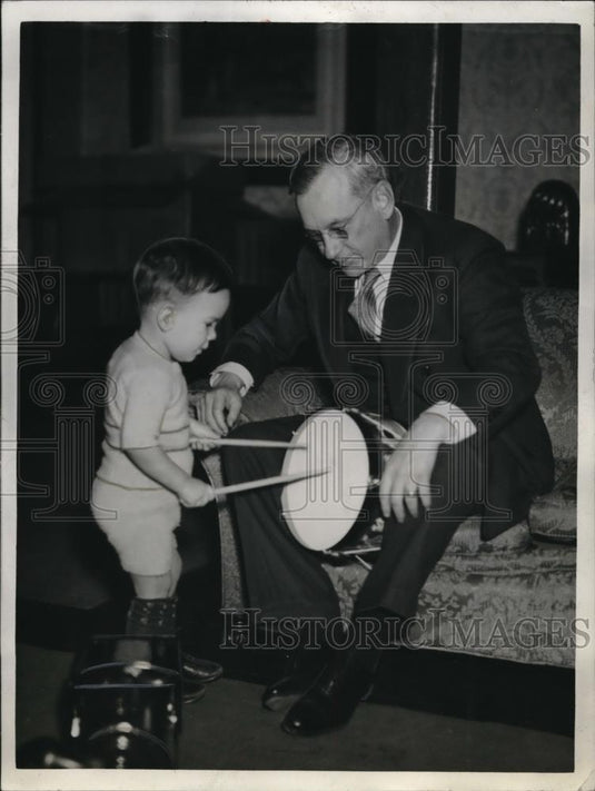 1935 Press Photo Kansas Gov Alf Landon candidate for US President & son - Historic Images